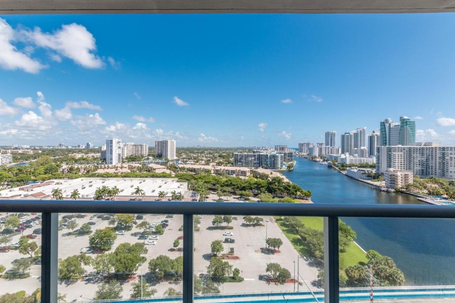 Modern One Bedroom Rental At Beach Walk Resort Miami 18Th Floor Hallandale Beach Dış mekan fotoğraf