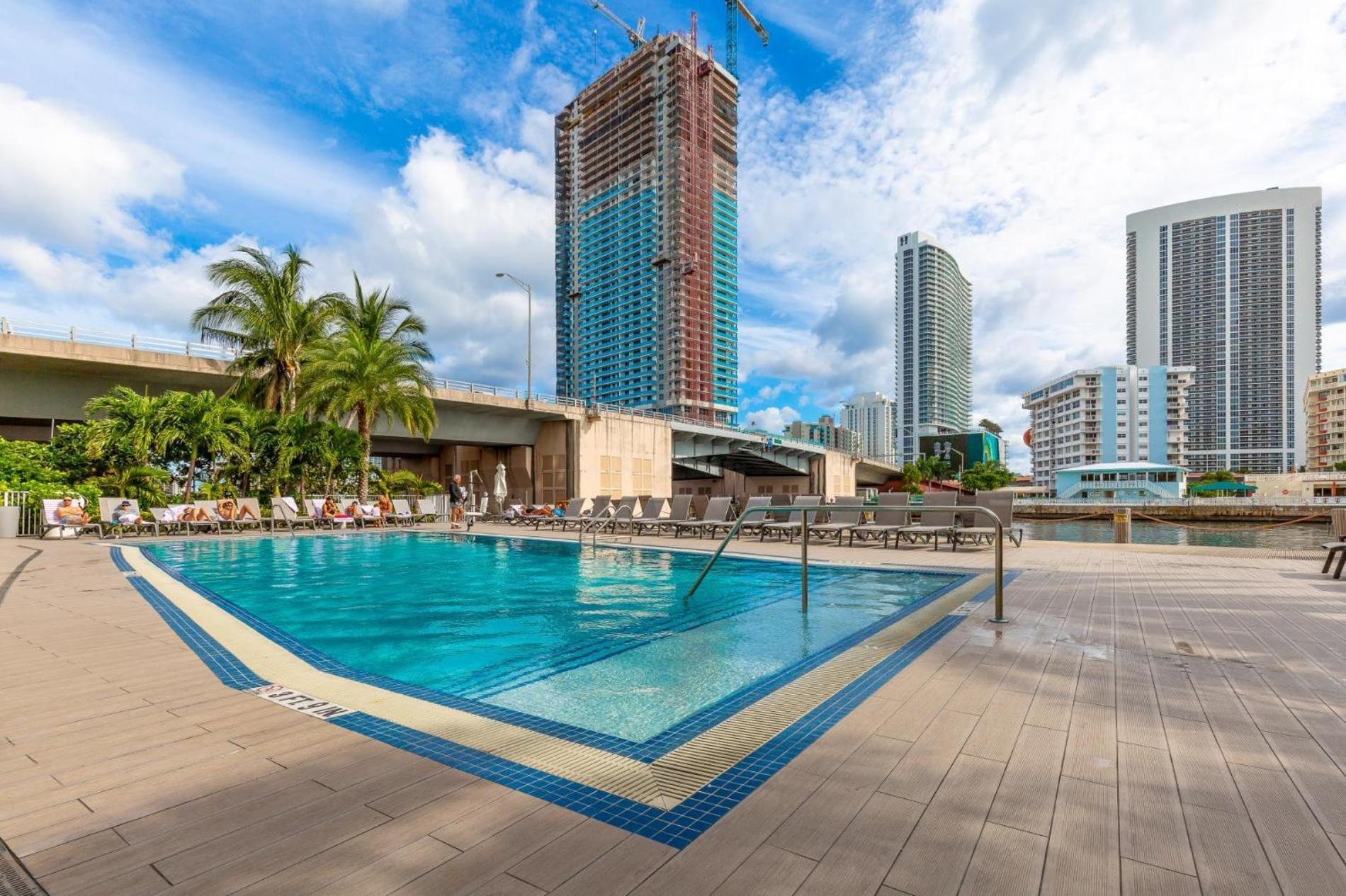 Modern One Bedroom Rental At Beach Walk Resort Miami 18Th Floor Hallandale Beach Dış mekan fotoğraf