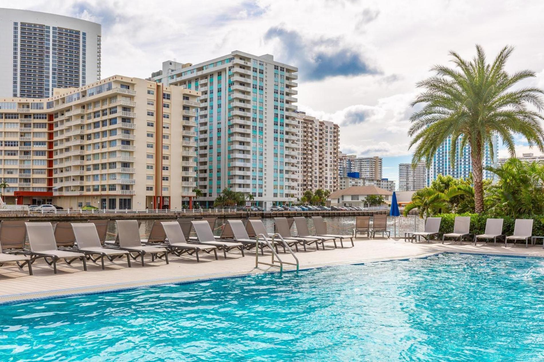 Modern One Bedroom Rental At Beach Walk Resort Miami 18Th Floor Hallandale Beach Dış mekan fotoğraf